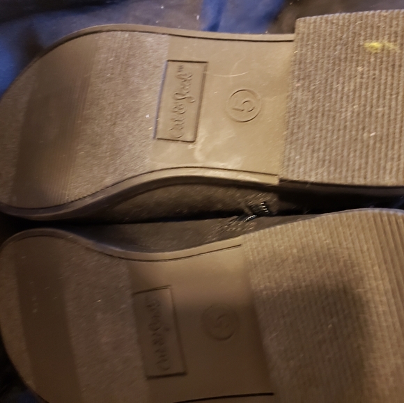 Boots - Picture 3 of 3